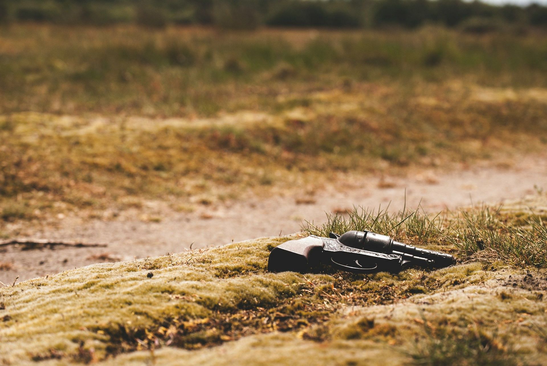 Gun lying on the floor (Image via Unsplash/Jens Lelie)