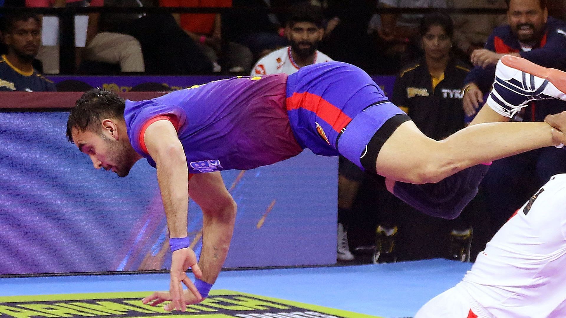 Manjeet Sharma playing for the Dabang Delhi KC against the Haryana Steelers (Image via PKL Media)