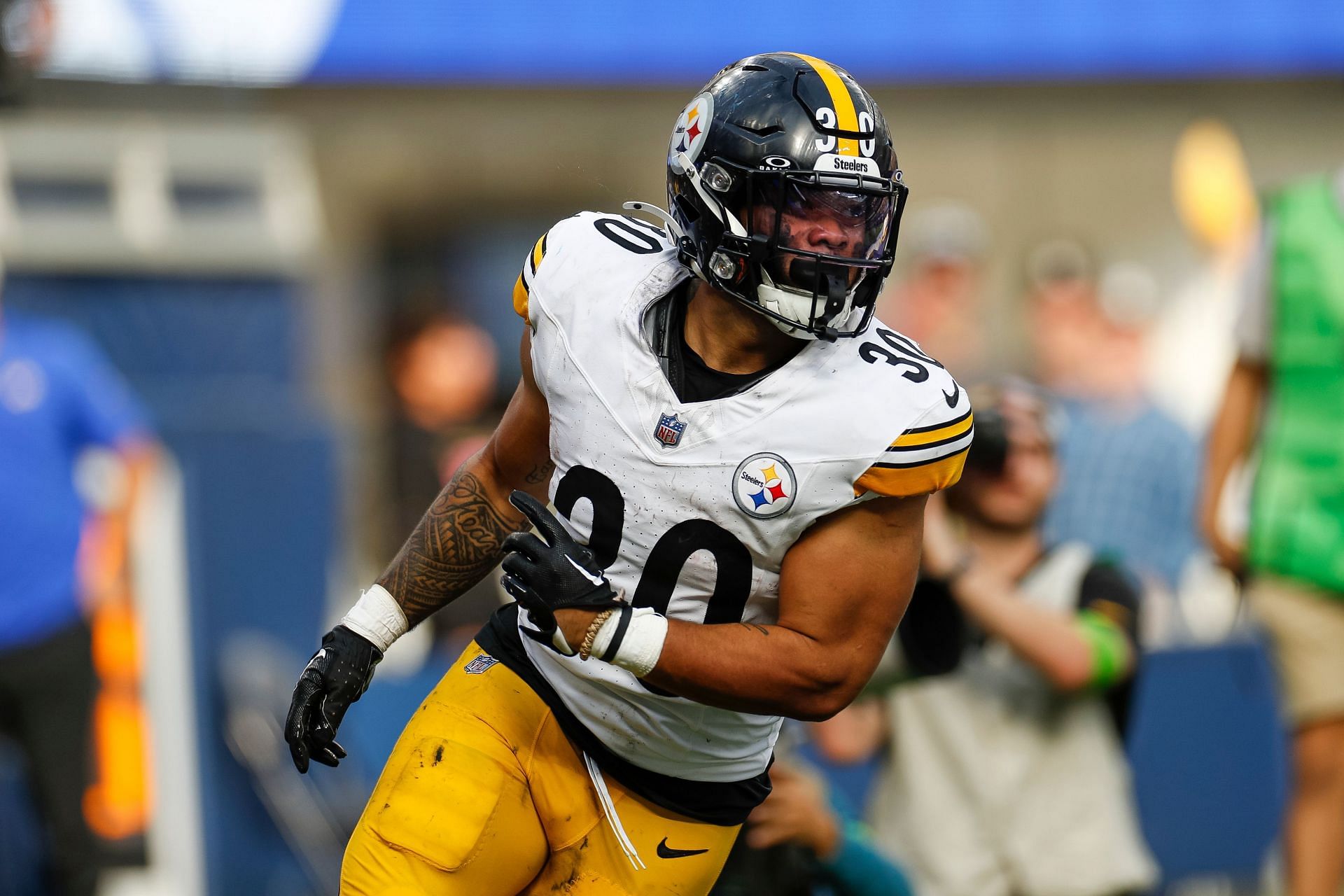 Warren at Steelers at Rams - Source: Getty