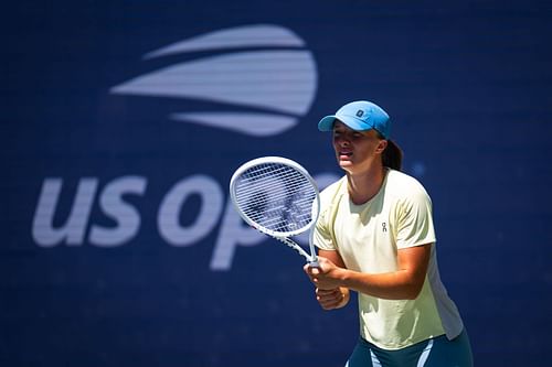 Iga Swiatek practices at the US Open 2024. (Photo: Getty)