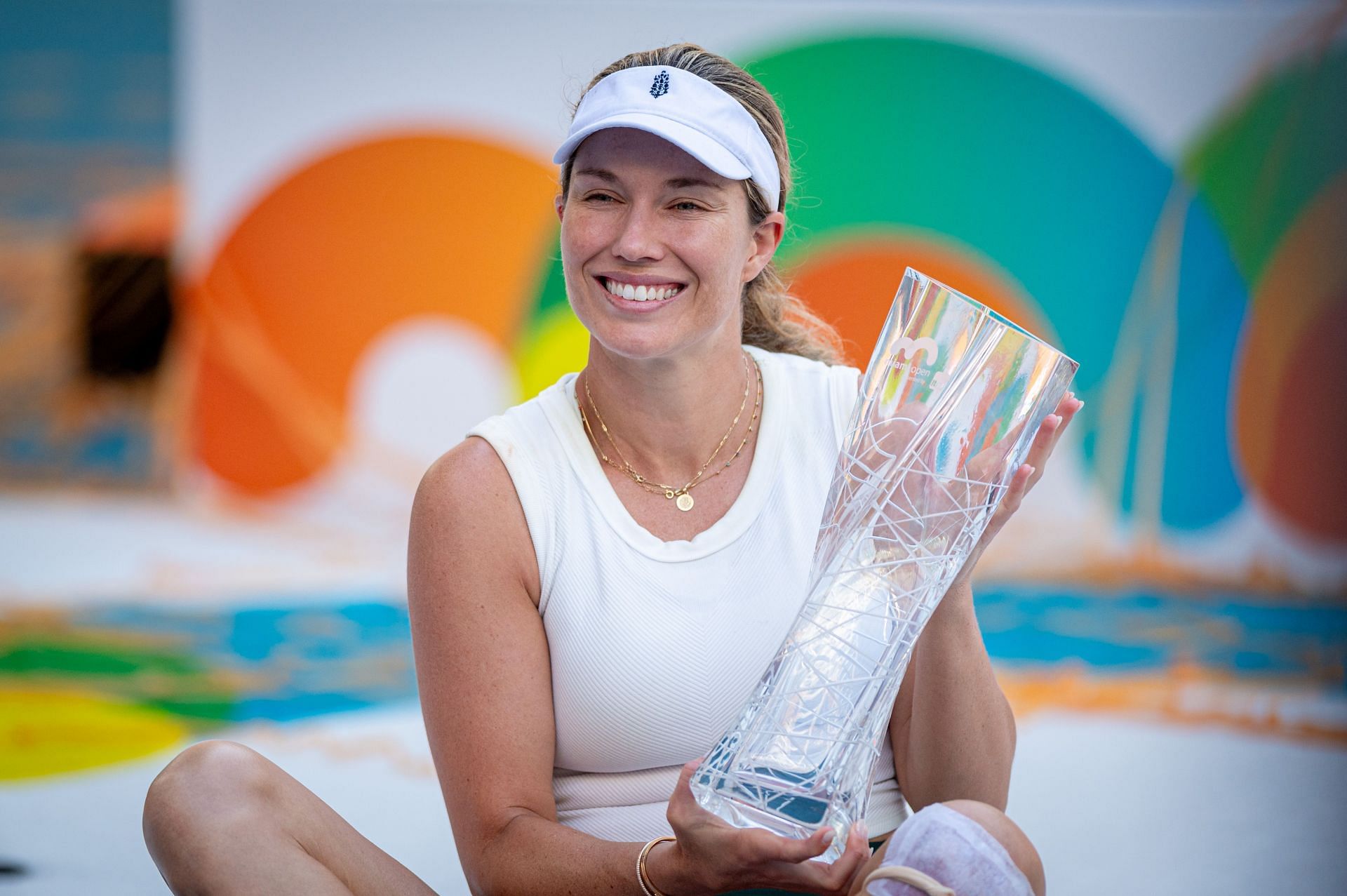 Danielle Collins with the 2024 Miami Open trophy (Getty)