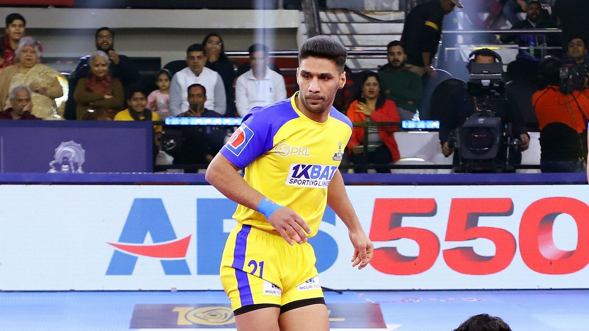 Amirhossein Bastami playing for the Tamil Thalaivas against the Bengal Warriors in PKL 10 (Image via PKL Media)