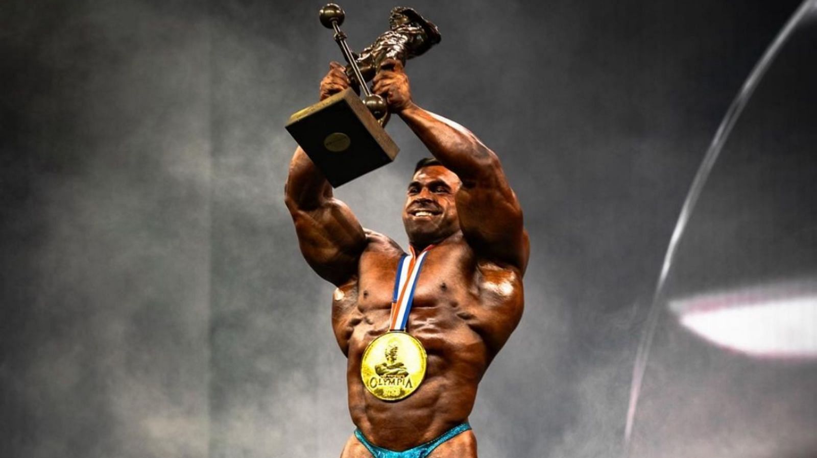 Has Derek Lunsford ever win on Olympia stage (@dereklunsford_ on Instagram)