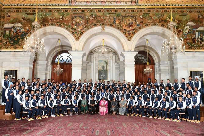 [In Pictures] India President Draupadi Murmu meets Indian contingent from Paris Olympics