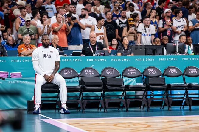 WATCH: LeBron James spotted grooving to the tunes of "Call Me Maybe" during timeout