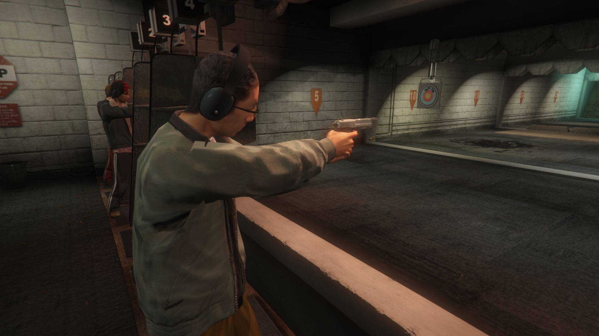 An NPC holding the Half-Life 2 - Pistol in Grand Theft Auto 5 (Image via GamerDude27 & Brunduz)