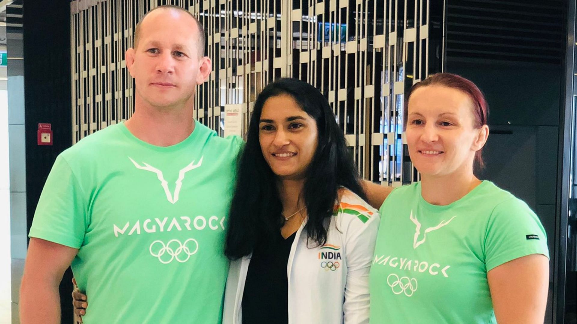 Woller Akos(left) haș been Vinesh Phogat