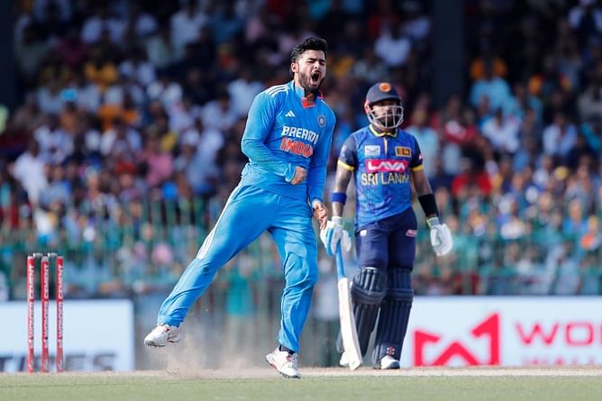 [Watch] Riyan Parag dismisses Avishka Fernando to claim his maiden ODI wicket in IND vs SL series finale