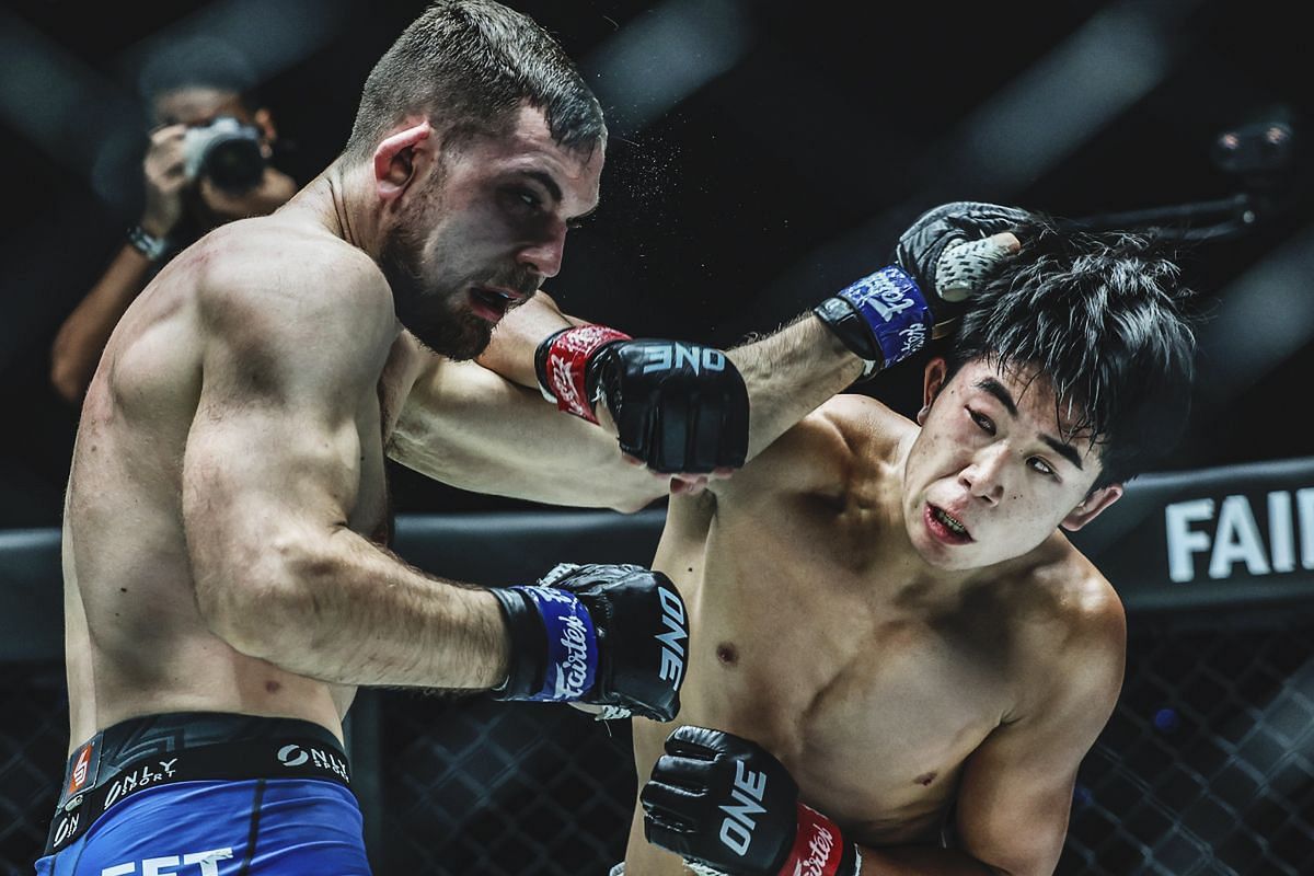 Adrian Lee (R) vs Antonio Mammarella | Photo by ONE Championship