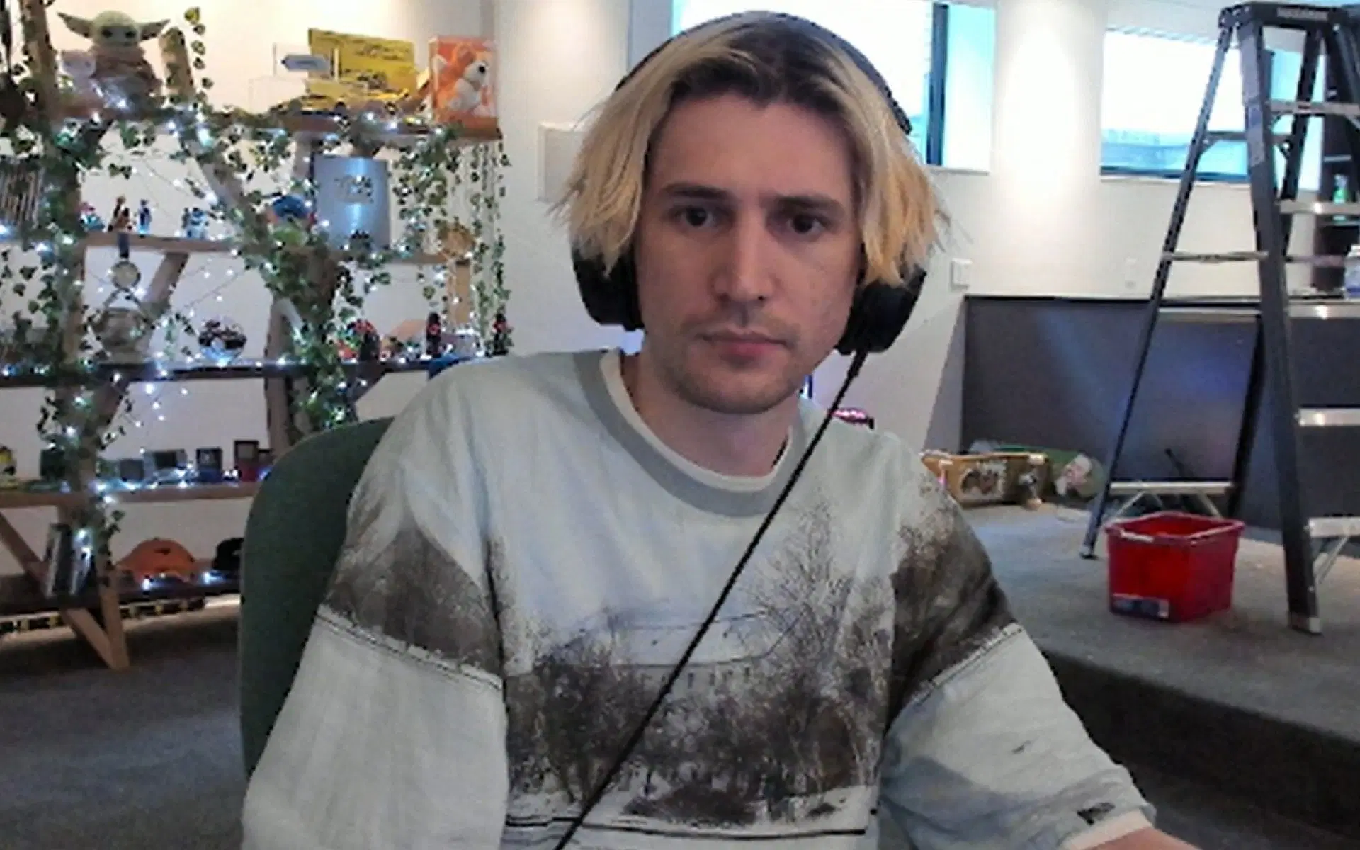 Netizens divided by xQc