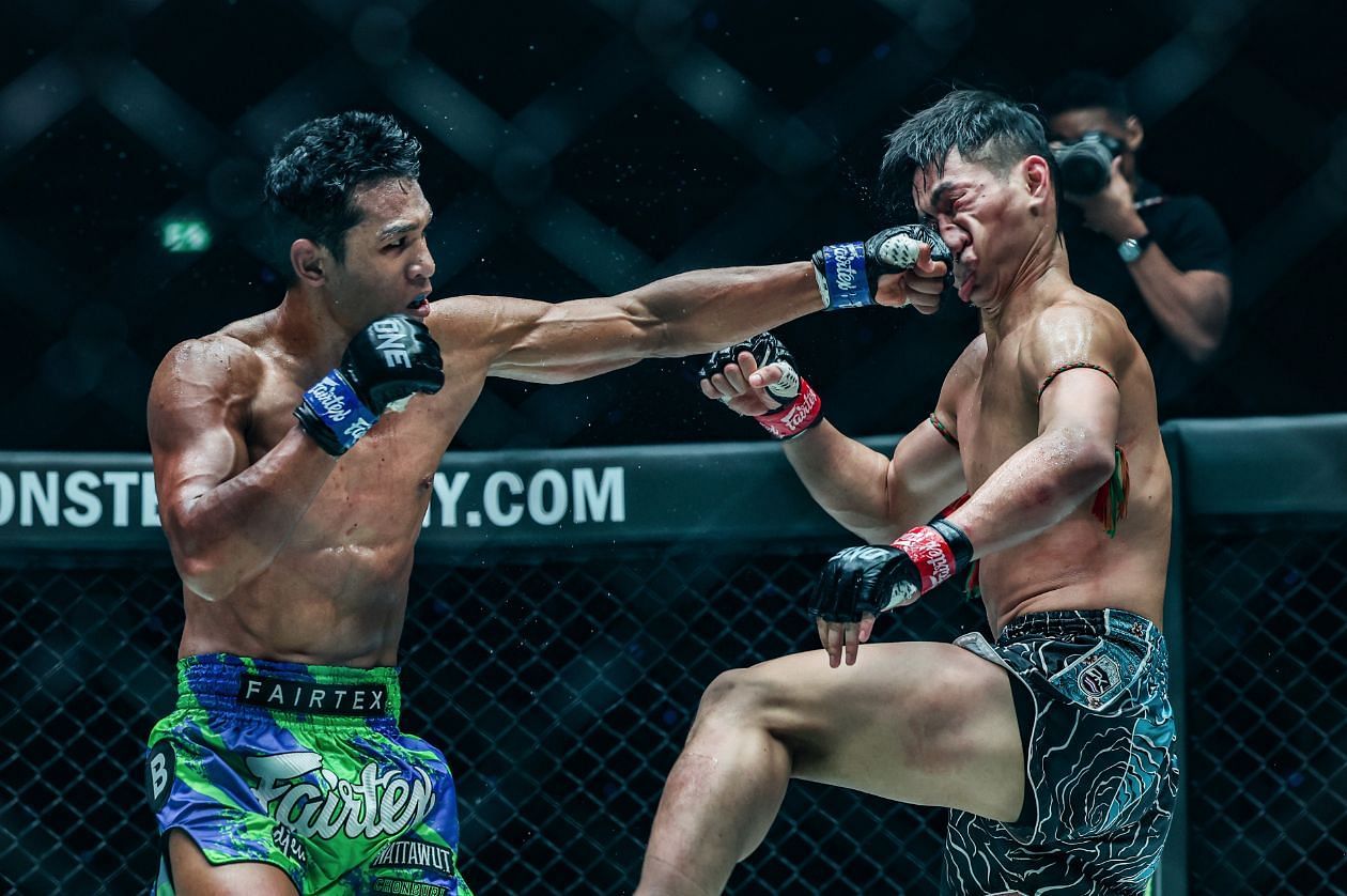 Jo Nattawut (L) lands a punch against Tawanchai (R) | Image credit: ONE Championship