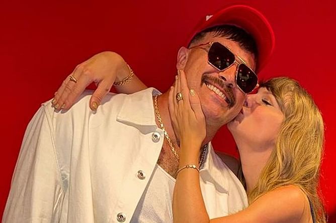 Taylor Swift kisses Travis Kelce after Chiefs’ primetime 27-20 win vs Ravens (PHOTO)