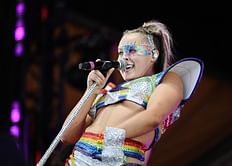"Your honor I fear she served" - Internet reacts as JoJo Siwa dances to Tate McRae's new song 'It’s Ok I'm Ok'