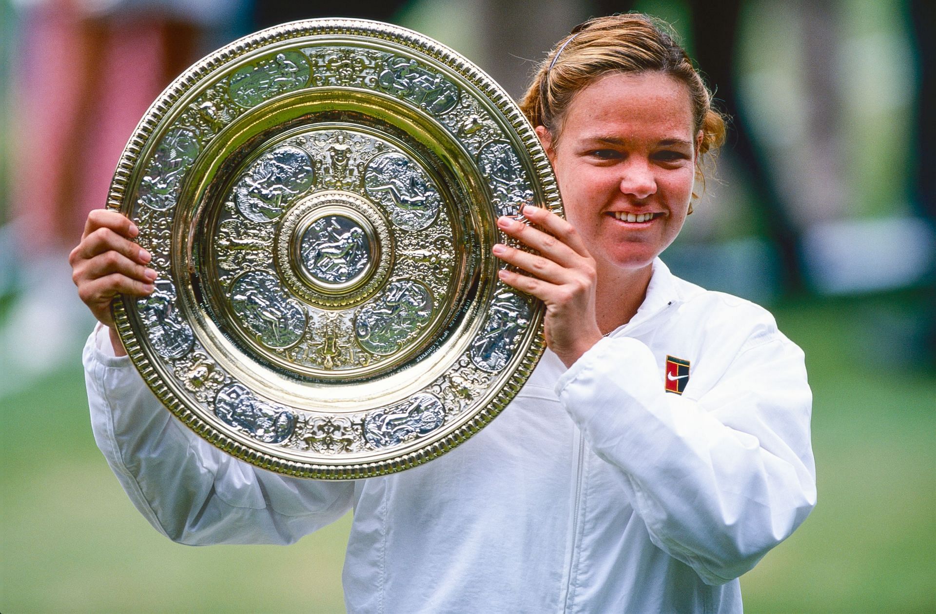 Lindsay Davenport after beating Steffi Graf in the 1999 Wimbledon final (Source: Getty)