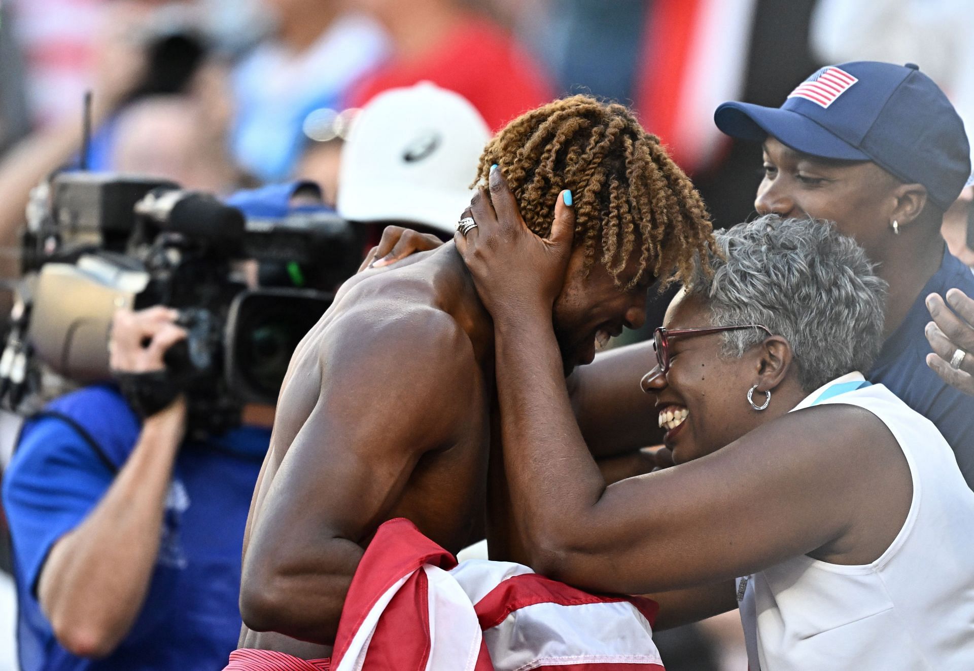 Noah Lyles with his mother at the 2022 World Athletics Championships in Oregon (Image Source: Getty)