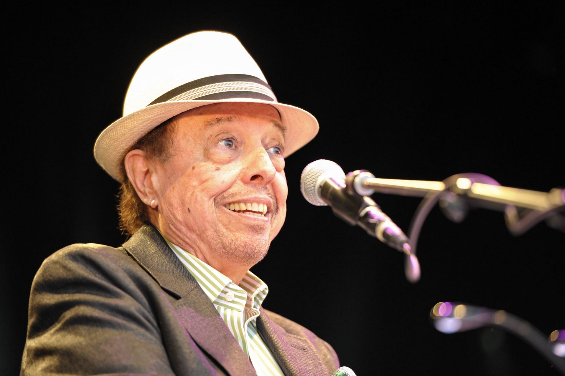 Sergio Mendes was a renowned singer (Image via Roland Popp/picture alliance via Getty Images)