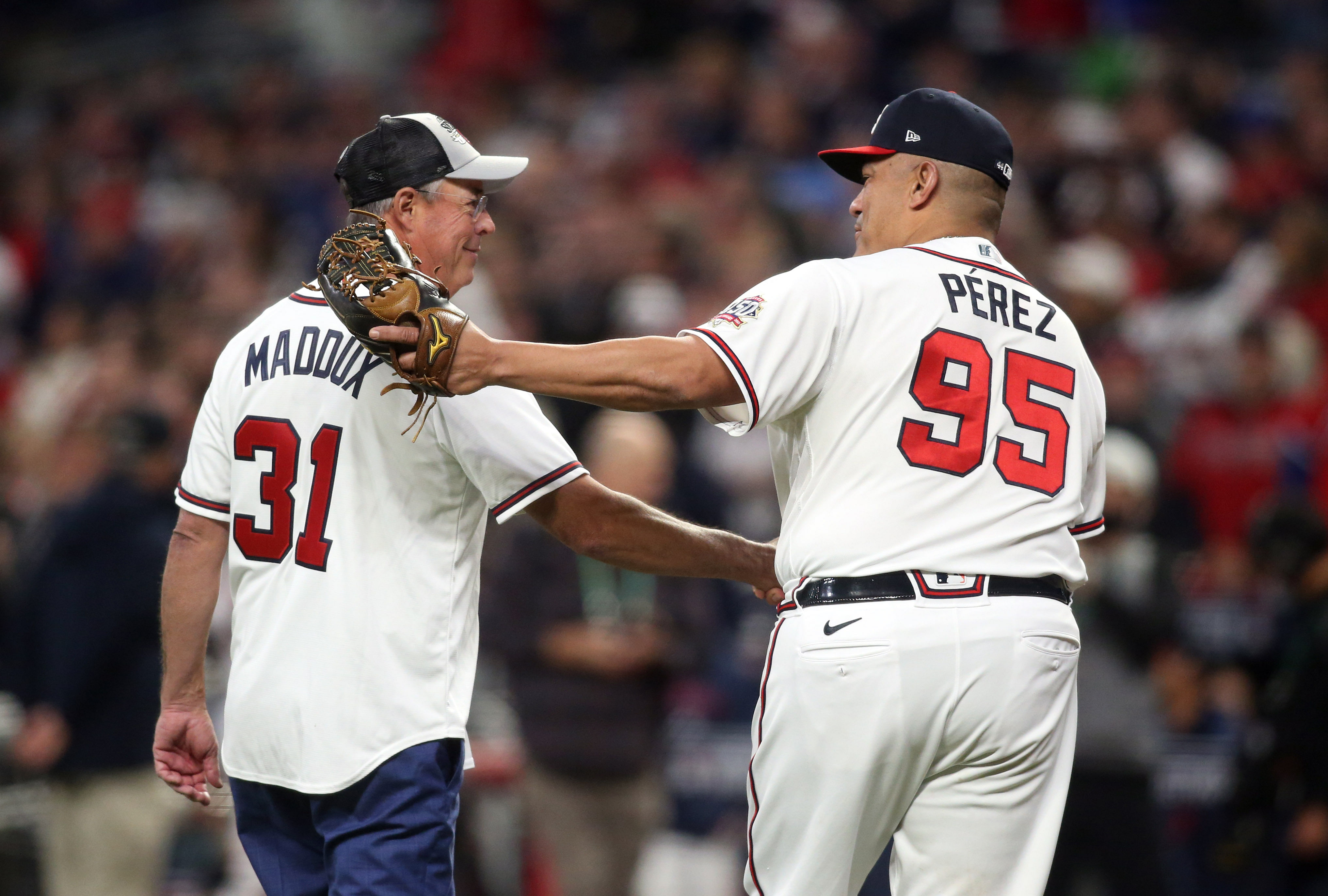 Atlanta Braves - Greg Maddux and Eddie Perez (Photo via IMAGN)