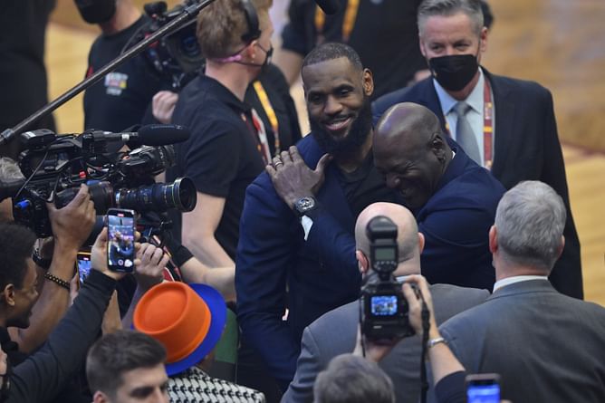 Michael Jordan’s ‘text buddy’ slams former NBA champ’s take that LeBron James can’t play in 90s
