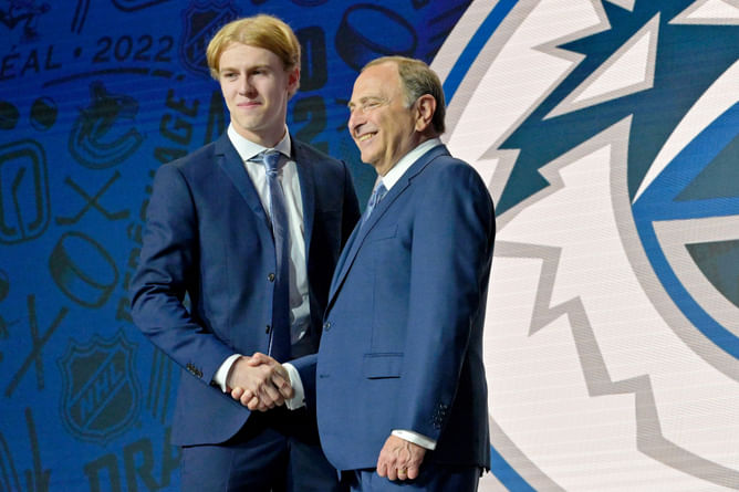 5 top Vancouver Canucks prospects who may get training camp invite after impressive rookie showcase feat. Jonathan Lekkerimaki