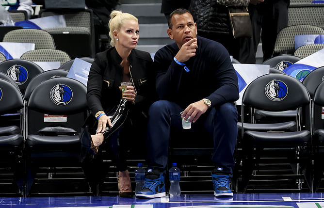 Alex Rodriguez's girlfriend Jaclyn Cordeiro shows off toned glutes & hamstrings with modified Romanian deadlift workout