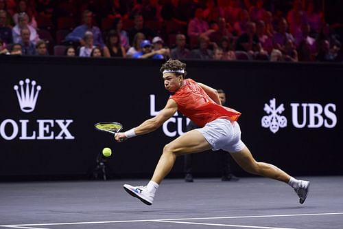 Ben Shelton stretches to make a backhand in the Laver Cup - Source: Getty