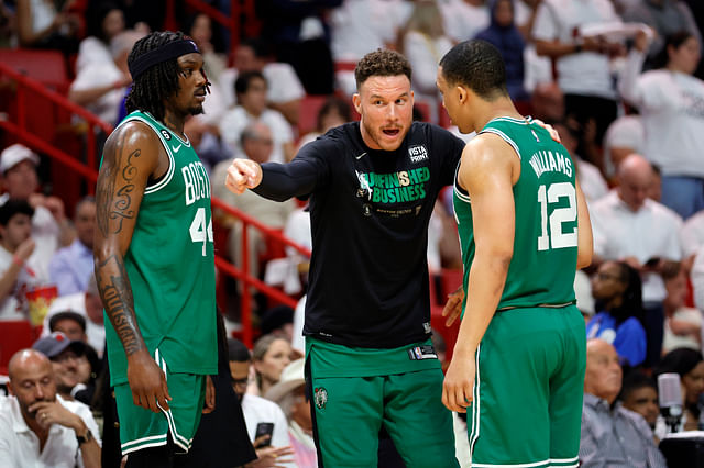 Former NBA All-Star Blake Griffin talking to former Celtics players Grant Williams and Robert Williams III - Source: Imagn