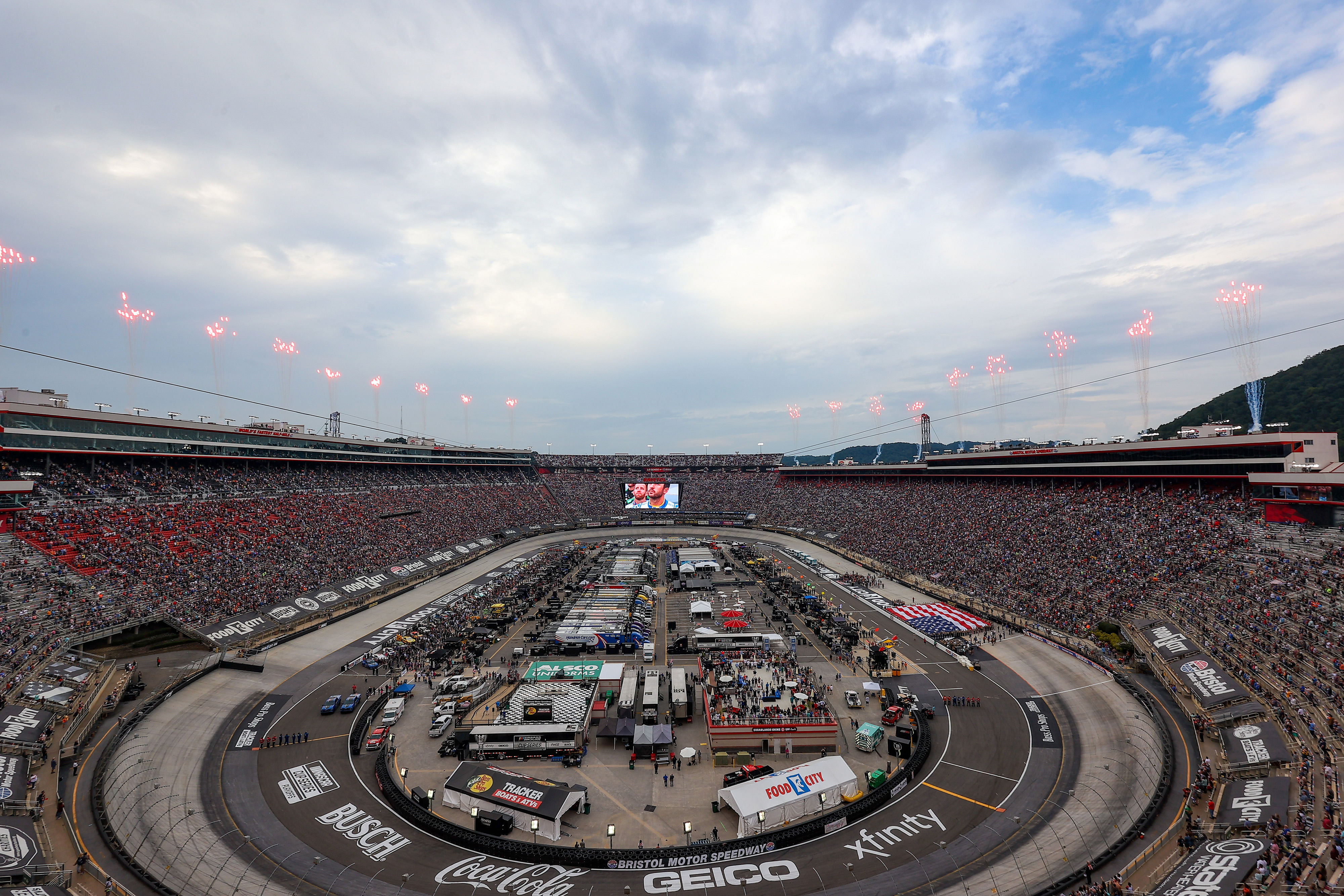 Bass Pro Shops Night Race: What time does the NASCAR race start today ...