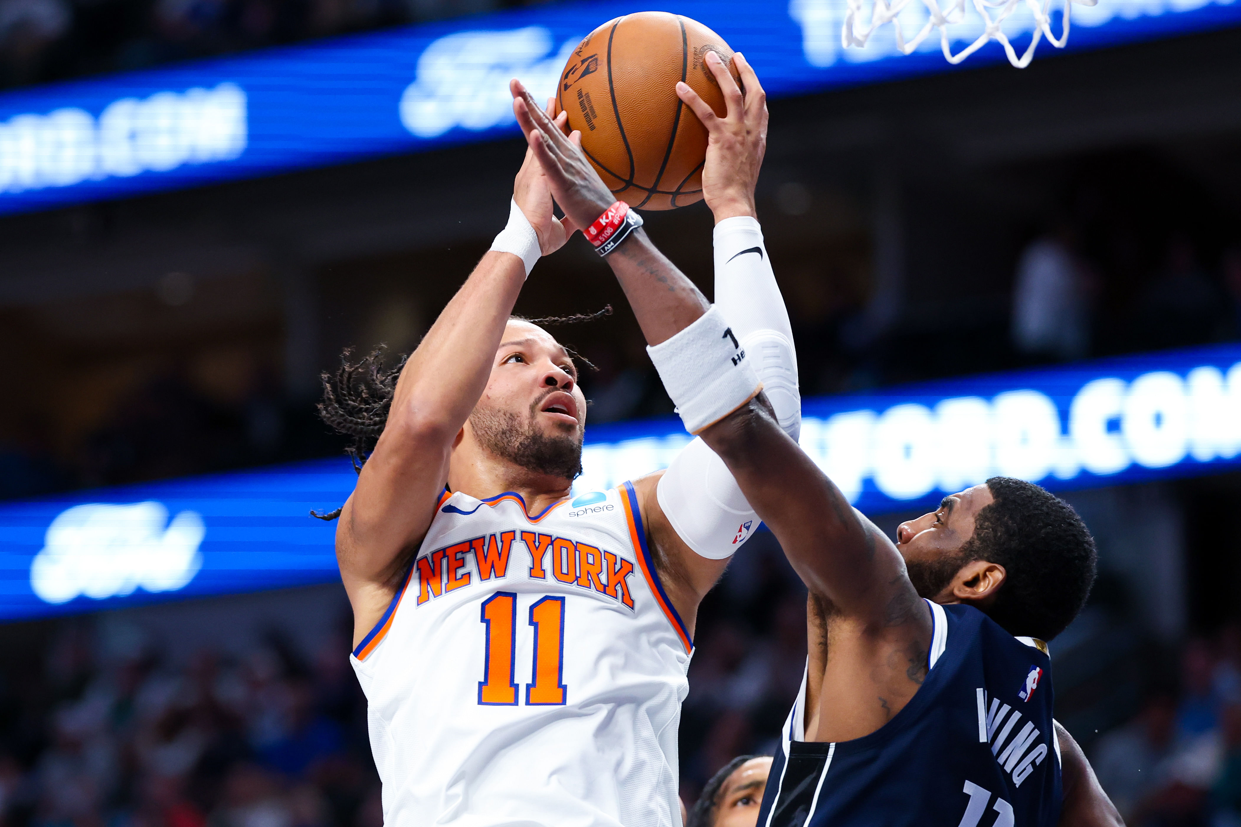 New York Knicks&#039; Jalen Brunson shooting over Dallas Mavericks&#039; Kyrie Irving - Source: Imagn