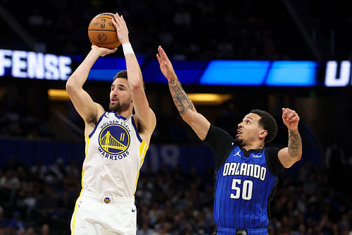 Klay Thompson shoots the ball past Orlando Magic guard Cole Anthony at the Kia Center. Photo Credit: Imagn