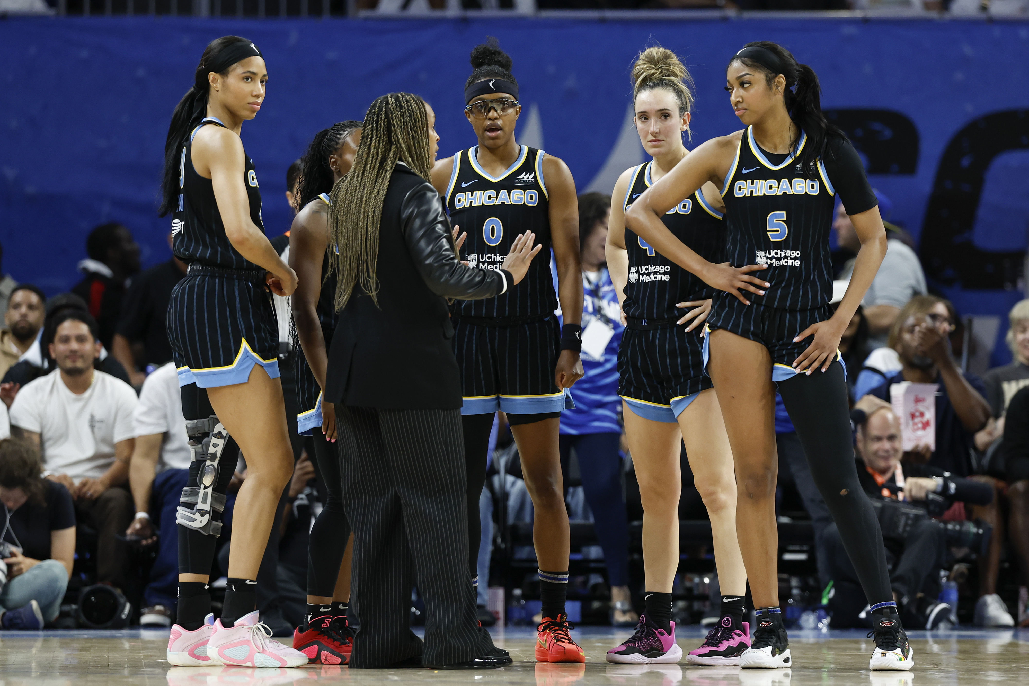 Chicago Sky head coach Teresa Weatherspoon talks to her team during a basketball game against the Indiana Fever at Wintrust Arena. Photo Credit: Imagn