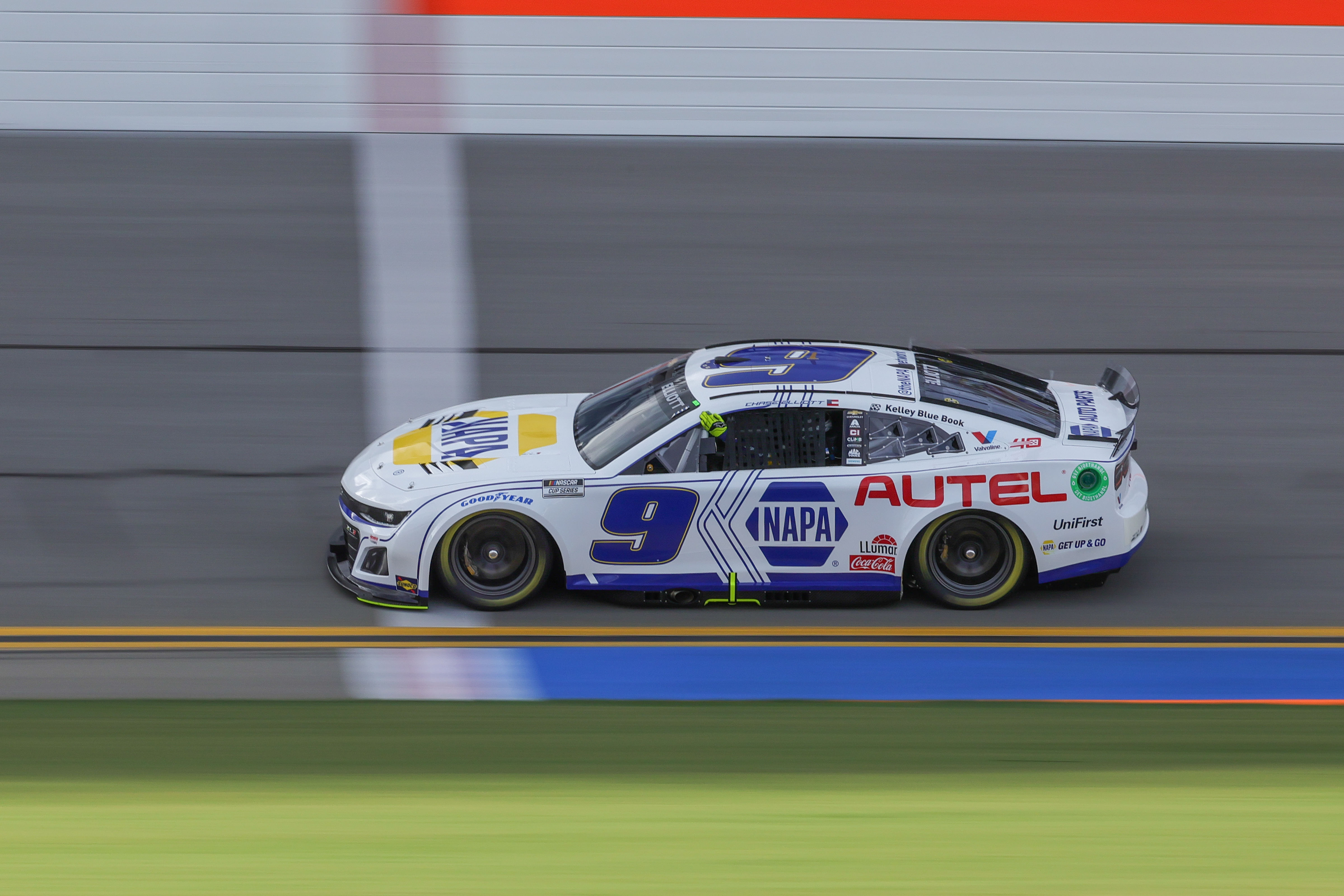 Chase Elliott (9) during qualifying at Daytona International Speedway. Mandatory Credit: Mike Watters-USA TODAY Sports. Source: Imagn