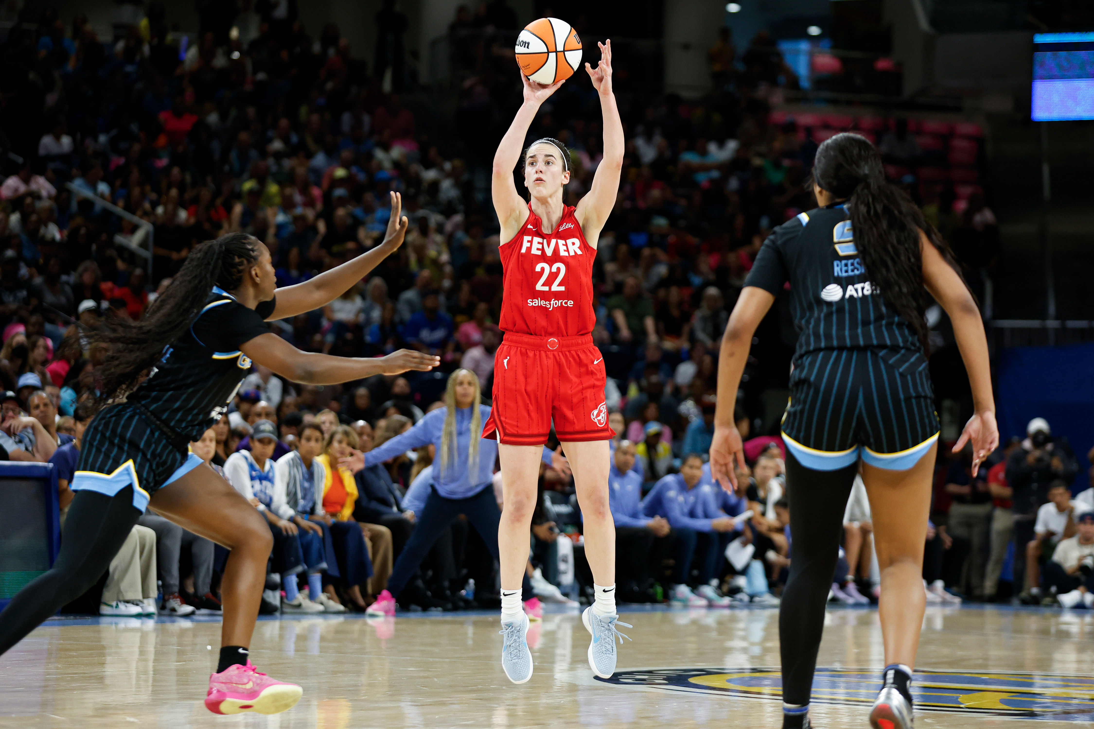 Indiana Fever guard Caitlin Clark shoots against the Chicago Sky at Wintrust Arena. Photo Credit: Imagn