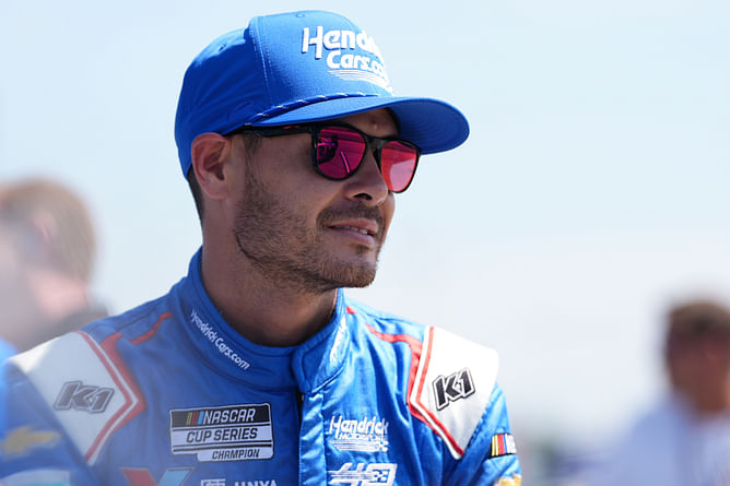 "I fly commercial a lot" - HMS' Kyle Larson addresses myth about NASCAR drivers always flying private