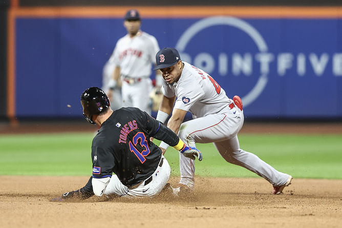 WATCH: ‘Yankees suck’ chants ring around Mets stadium as home fans unite with Red Sox fans in unexpected show of solidarity