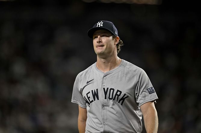 "Makes Cole and Boone look like idiots" - Fans lash out at Gerrit Cole intentionally walking Rafael Devers in Yankees' blowout loss