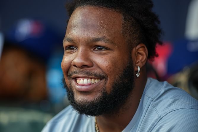 WATCH: Vladimir Guerrero Jr. assaults Giovanny Urshela in heated moment during Blue Jays vs. Braves showdown
