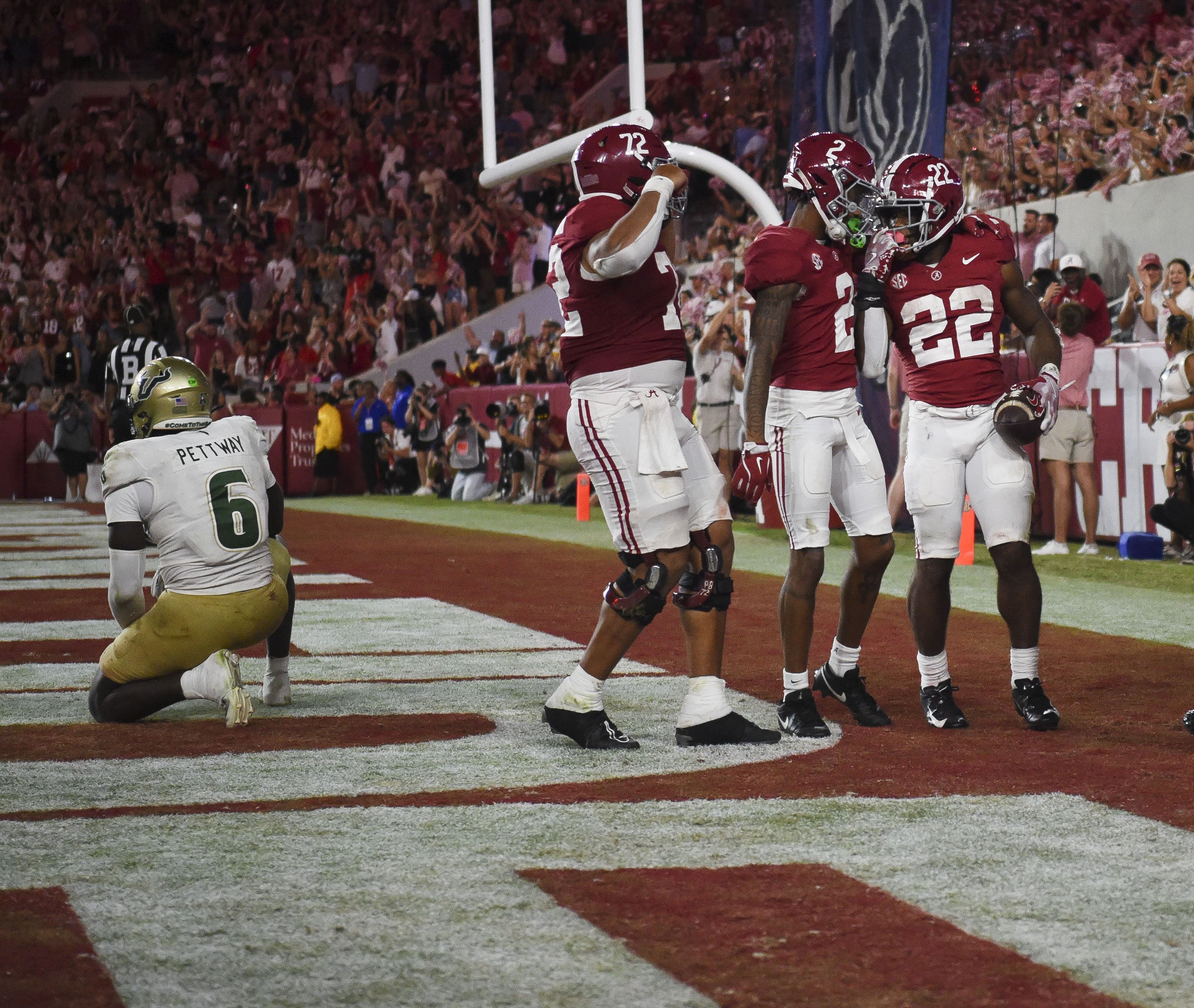 Alabama goes on the road to play Wisconsin - Source: Imagn