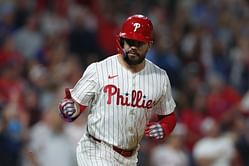 Kyle Schwarber breaks Alfonso Soriano's record for most leadoff home runs in an MLB season