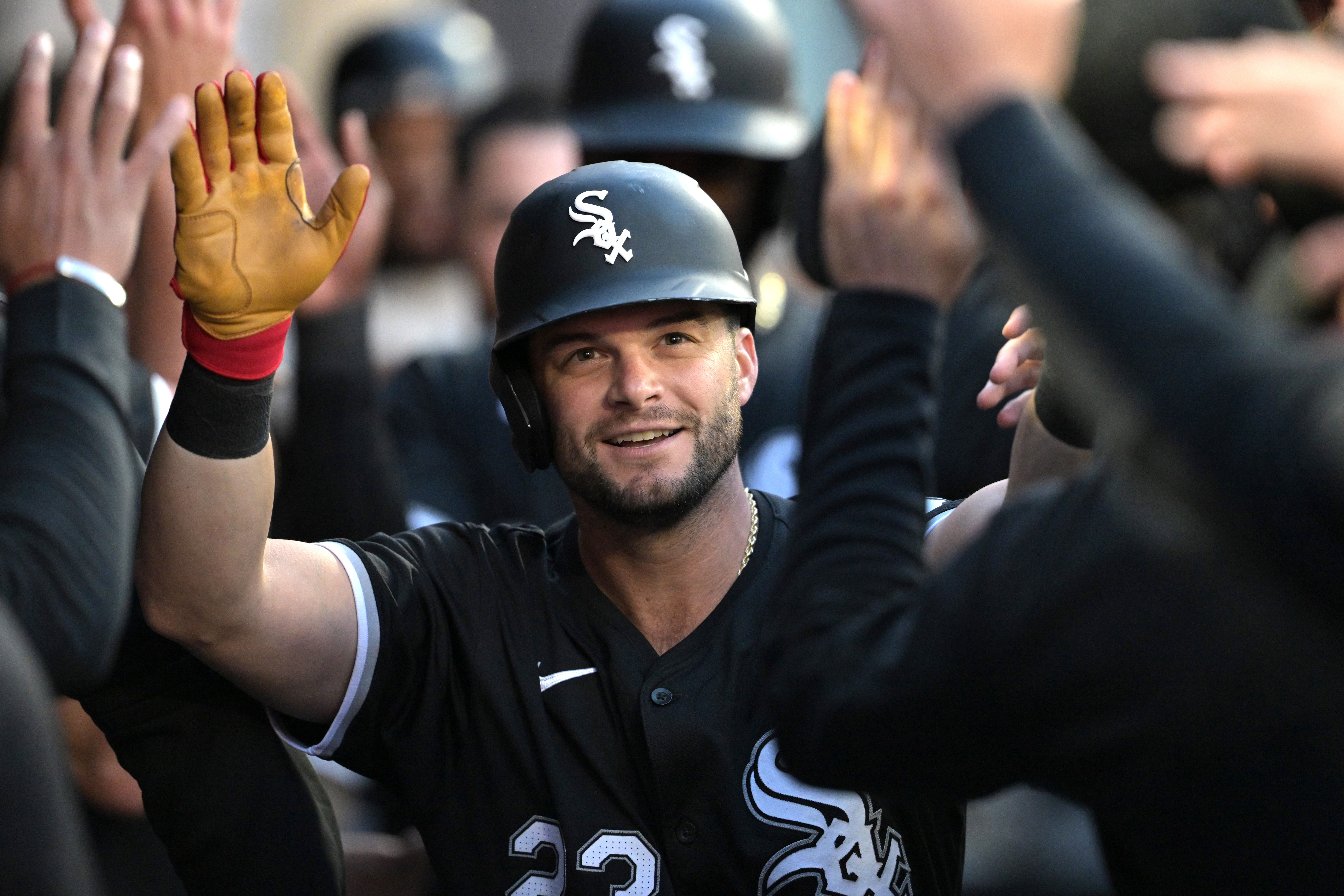 Watch White Sox finally celebrate after avoiding history of