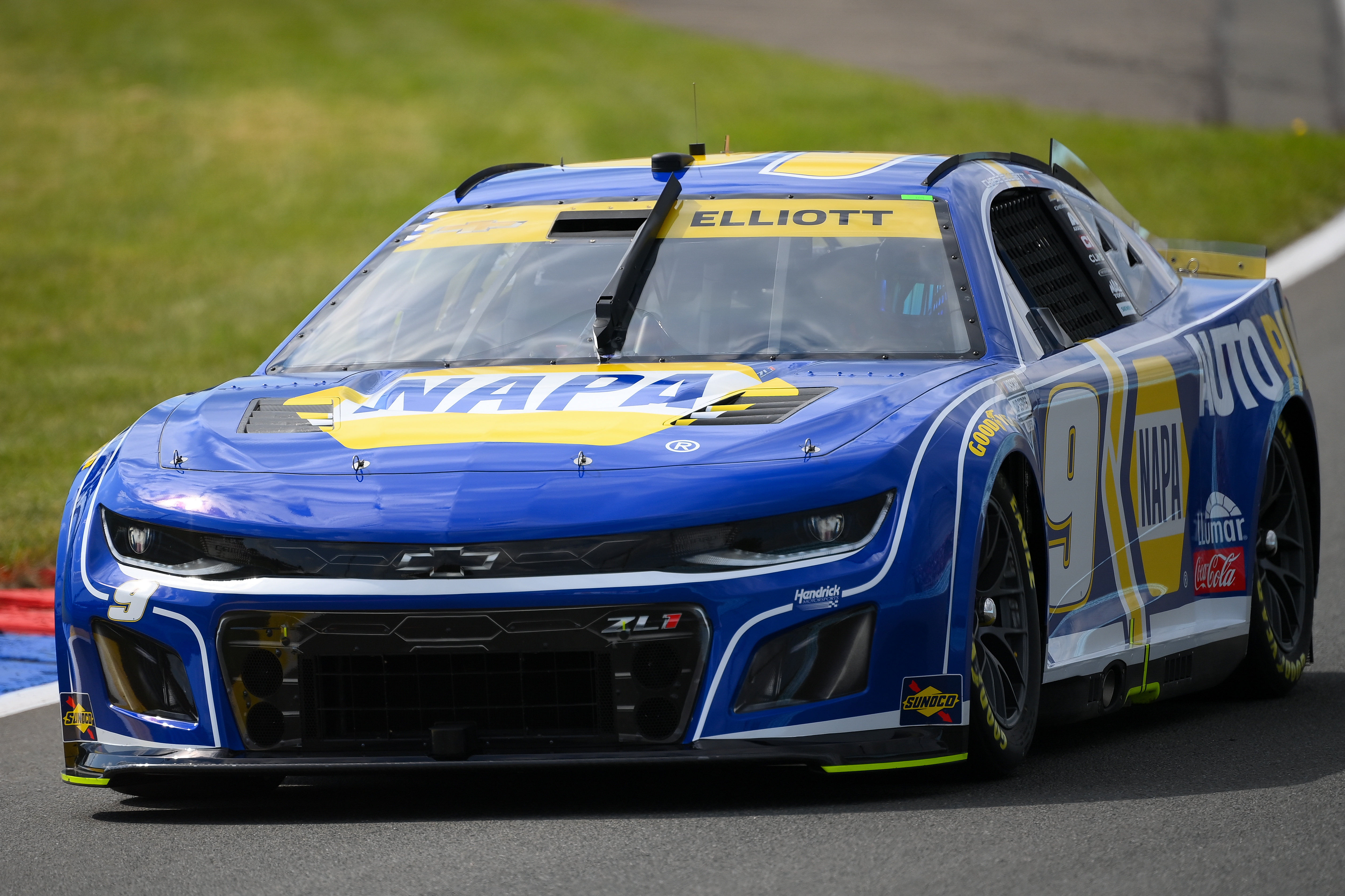 Chase Elliott at Kansas Speedway - Source: Imagn