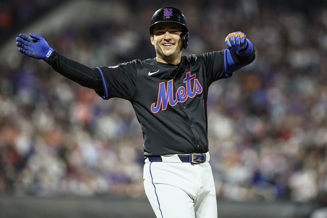 Top 3 free agents MLB teams should target to bolster second base after the 2024 season