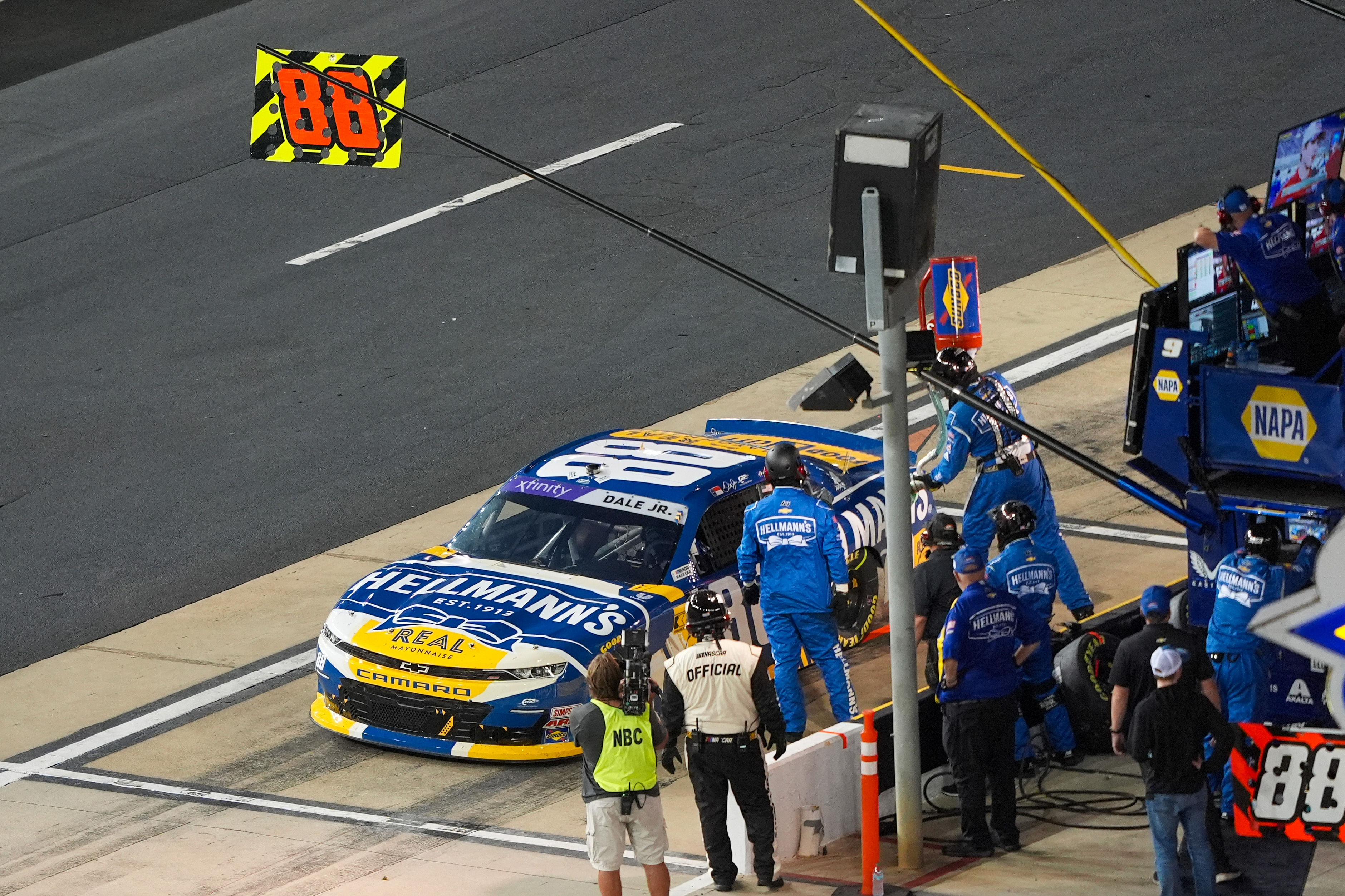 Dale Earnhardt Jr. pits during the Food City 300 at Bristol Motor Speedway. (Source: Imagn)