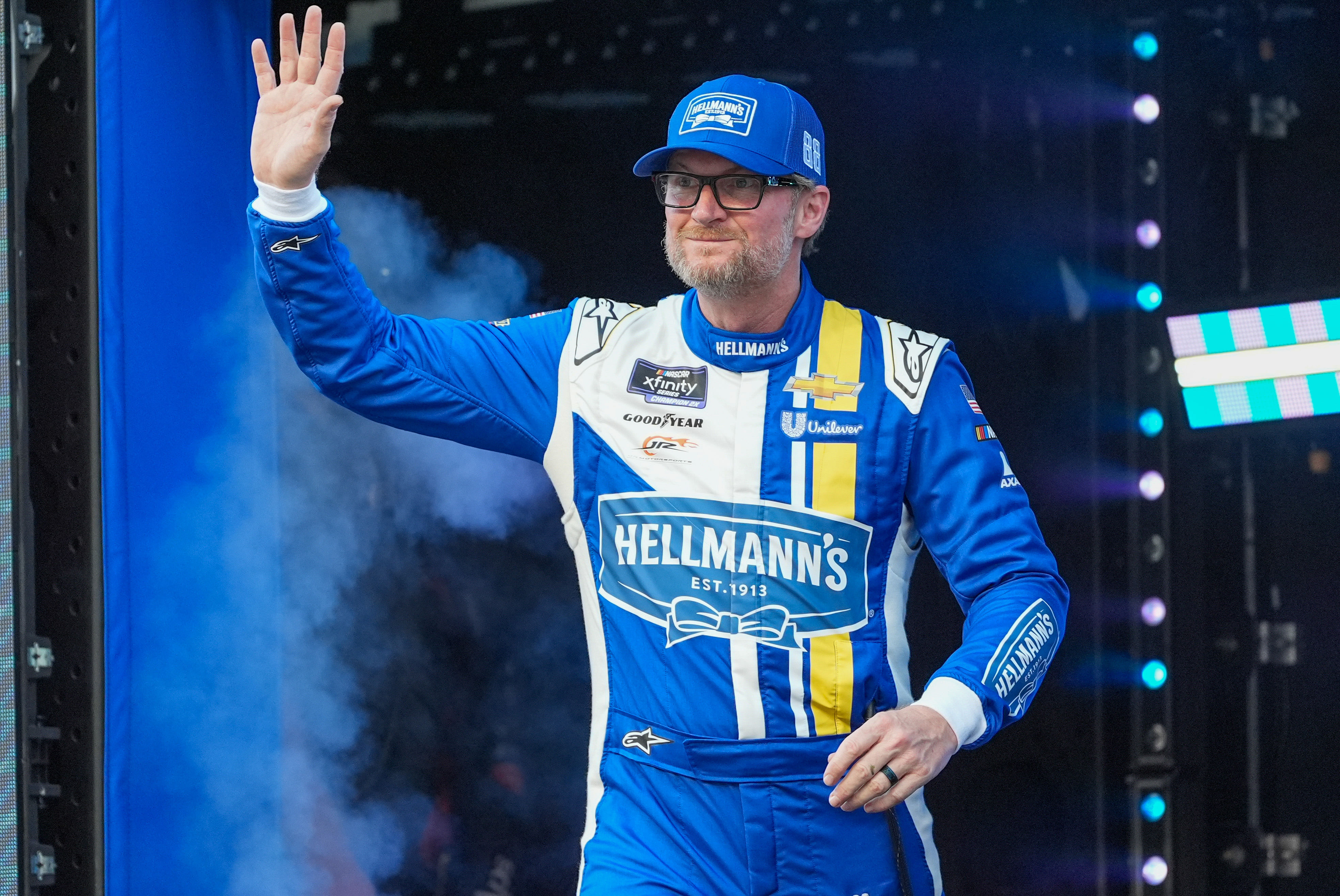 Dale Earnhardt Jr. waves to the fans during driver introductions for the Food City 300 at Bristol Motor Speedway. (Source: Imagn)