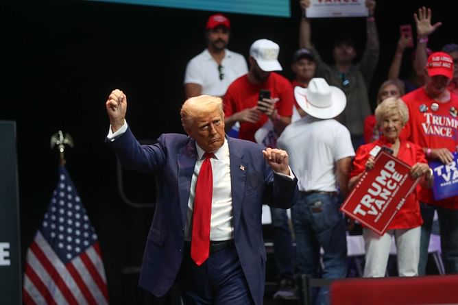Former president Donald Trump demands “mundane” meals during Georgia-Alabama showdown in Week 5