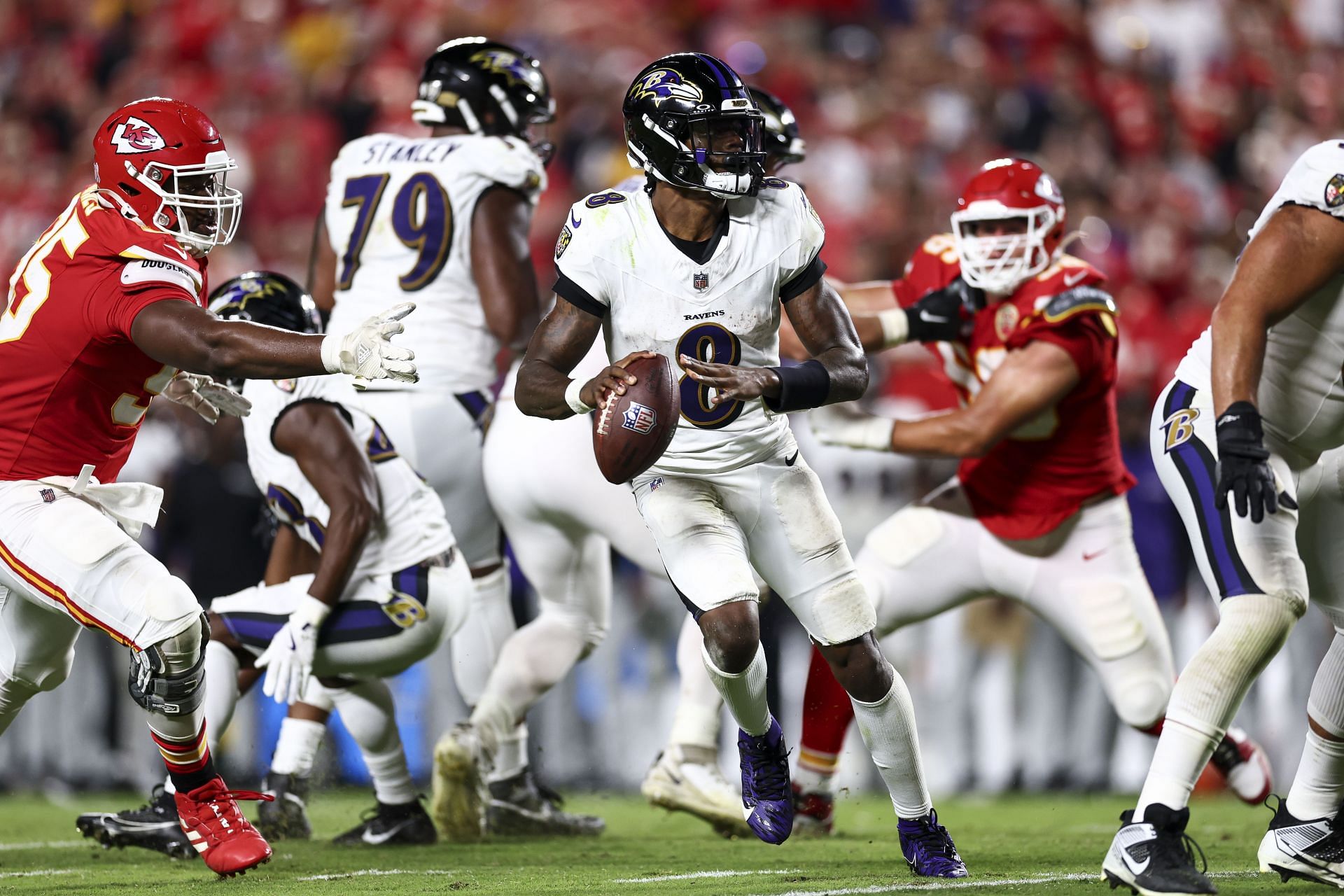 Lamar Jackson behind the offensive line at Baltimore Ravens vs. Kansas City Chiefs - Source: Getty