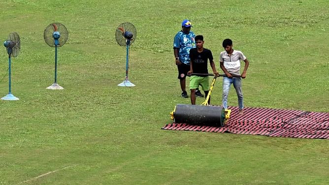 आउटफील्ड ढकने के लिए हुआ शादी वाले टेंट का इस्तेमाल , नोएडा में BCCI की पिटी भद्द