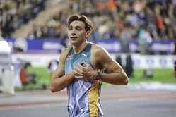 WATCH: Olympic champion Mondo Duplantis gets pleasantly surprised by gesture from Red Bull after breaking the world record for the 10th time