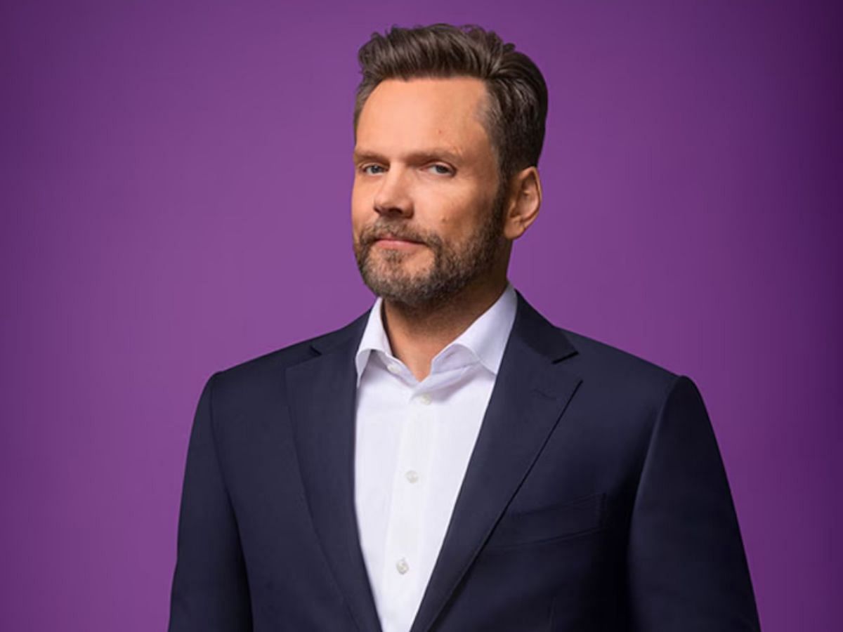 Joel McHale (Image via E!)