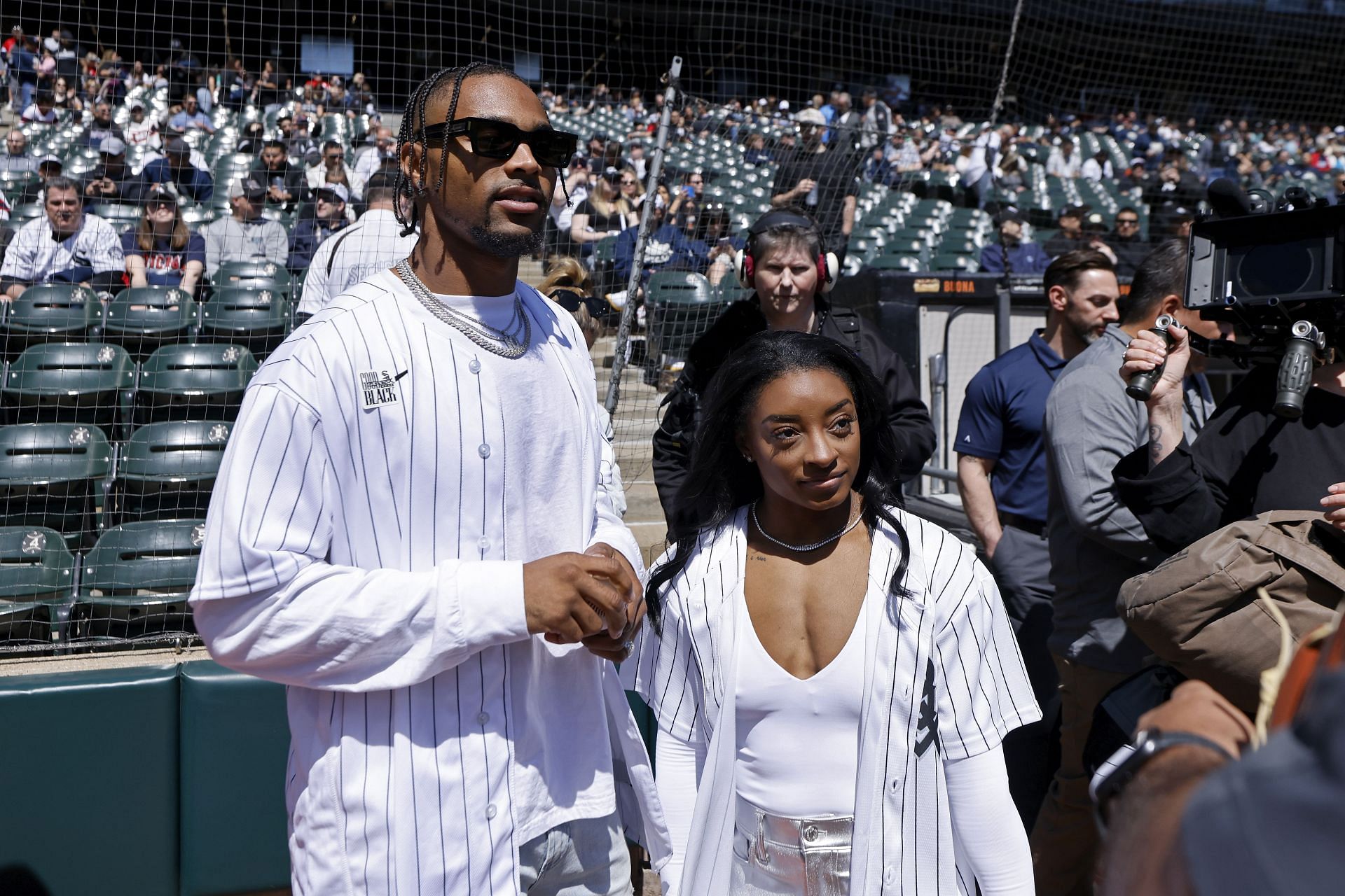 Jonathan Owens (L) with wife Simone Biles at an MLB game between the Chicago White Sox and the Cincinnati Reds in Chicago, Illinois. (Photo via Getty Images)