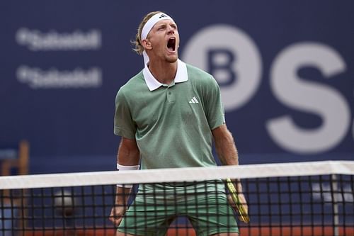 Davidovich Fokina has a negative win-loss record this season.